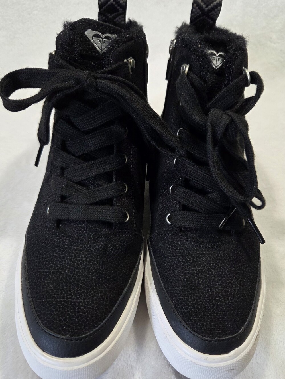ROXY Like NEW size 7.5 Lace Up Side Zipper Sneakers